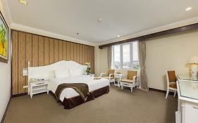 Chalcedony Grand Hotel